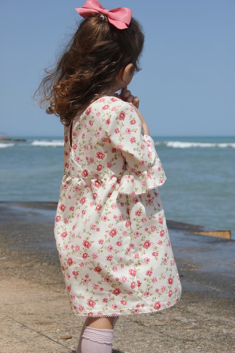 Weiss Blaues Sommerkleid F r M dchen Aus Baumwollpiqu weiss-blaues-sommerkleid-f-r-m-dchen-aus-baumwollpiqu