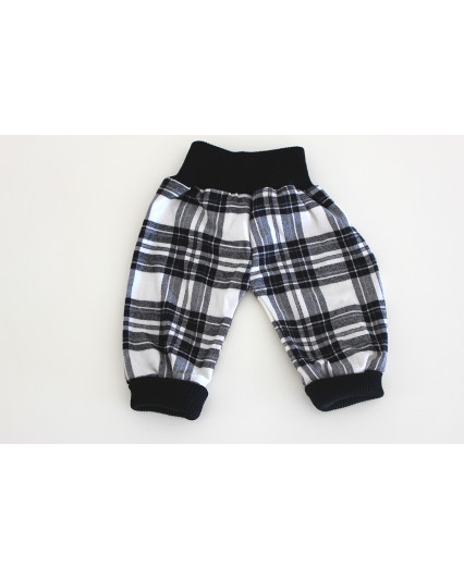 Cozy our new unisex bloomers in tartan